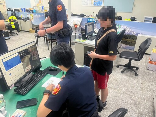 12歲女童弄丟錢包急哭 龍潭暖警騎車載她沿路找