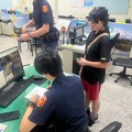 12歲女童弄丟錢包急哭 龍潭暖警騎車載她沿路找