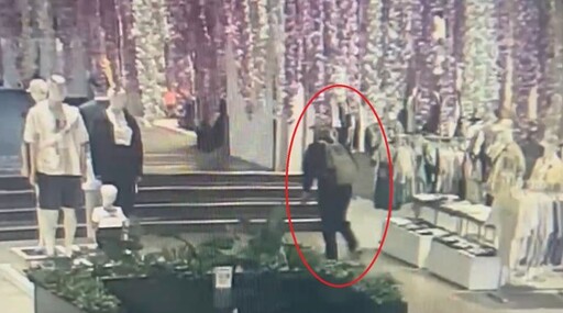 大膽!營業時間闖桃園A8購物中心倉庫偷錢包 網友曝疑似是慣竊
