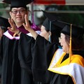 開南大學畢典溫馨登場 畢業生巡禮校園邁向人生新章