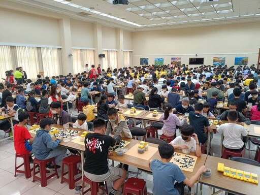 警光盃圍棋比賽盛大登場 「紅面棋士」周俊勳宣導反詐