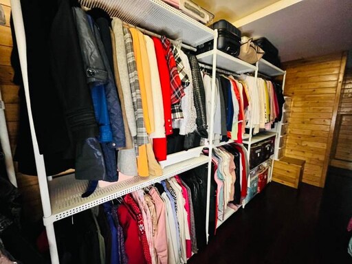 衣櫃塞不下 地震還怕倒?整理師都在用的「挑高衣架」妙招大公開