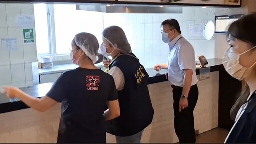 科技廠團膳驚見蛆蟲照曝光 員工爆料:已反應過多次