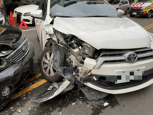 疑煞車失靈!68歲女駕車衝入對向車道「頭對頭」相撞釀2傷