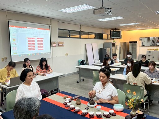 開南大學茶藝課程培養文化素養 學子泡茶體悟生活美學