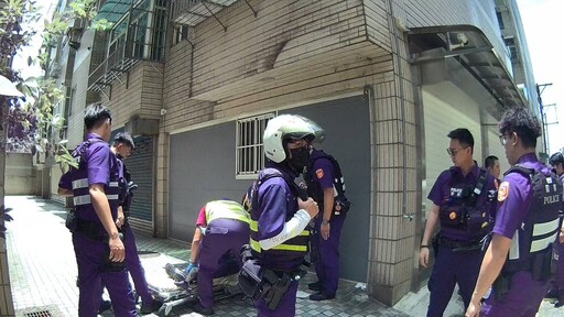 【有片】毒犯街頭亡命狂飆!逆向撞騎士、車輛後狼狽落網