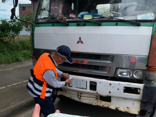桃園監理站台61抓違規 大貨車掛註銷牌照上路慘了