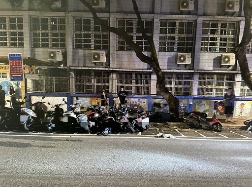 【有片】桃園中壢飛車追逐大亂鬥 路邊14台汽機車慘遭波及