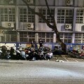 【有片】桃園中壢飛車追逐大亂鬥 路邊14台汽機車慘遭波及