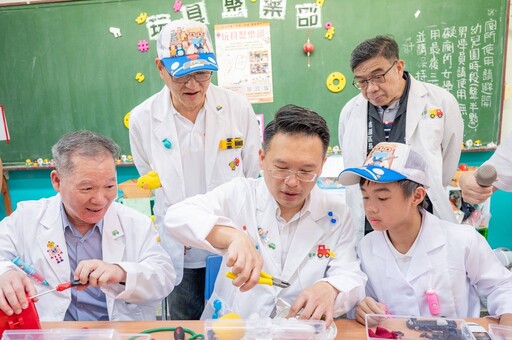 長輩、學童一起當「玩具醫生」蘇俊賓:促進循環利用與活躍老化