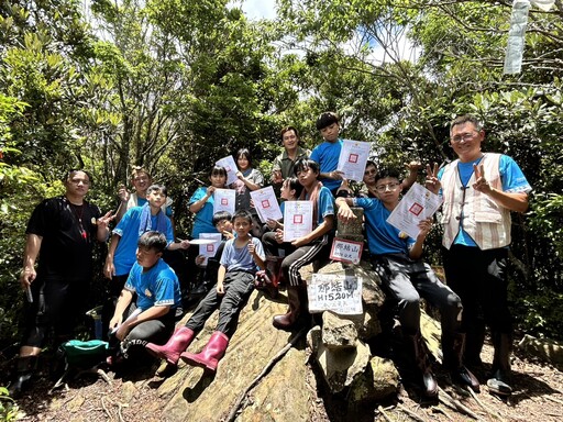 不一樣的畢業典禮!桃園復興奎輝國小率學生攀登那結山 傳承泰雅精神