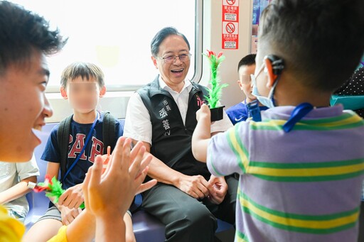 桃捷邀弱勢孩童搭巧虎彩繪列車 留下美好回憶