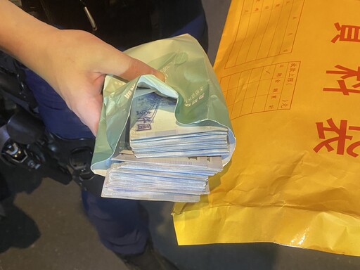 20萬現金掉了!桃園男子嚇到酒醒 警調電眼在這找回