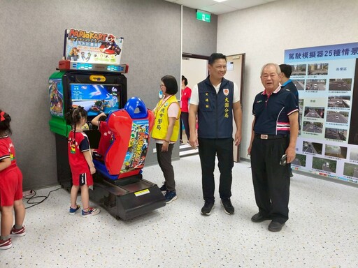 大園警帶路!小學童走進科技執法中心 學習交通安全