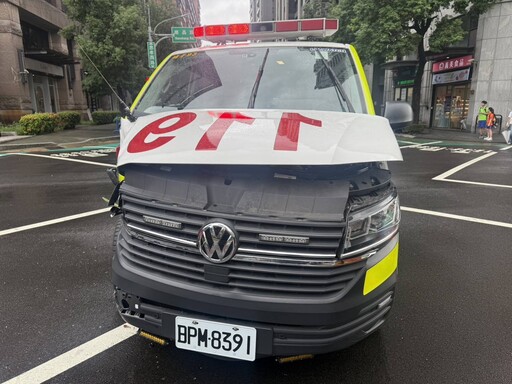 蘆竹小貨車、救護車碰撞!2駕駛輕傷送醫