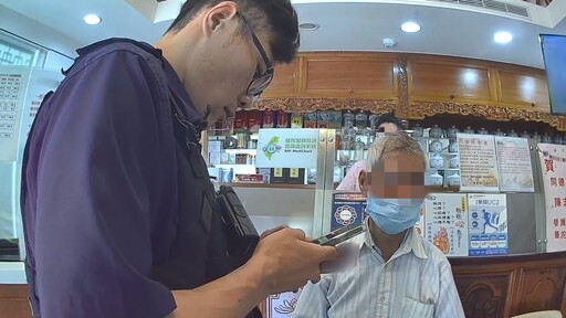 想回家卻走進中醫診所？壢警護送失智老翁返家