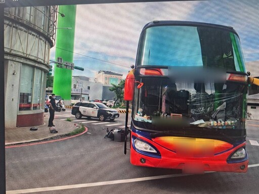 上班途中遇死劫!女騎士遭遊覽車撞擊送醫不治 家屬控司機不道歉也未上香
