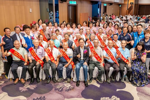 桃園大園21位模範父親獲表揚 張善政肯定父愛無私奉獻精神