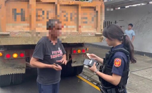 桃園曳引車轉彎掃倒機車騎士 鋼構超出車尾釀擦撞遭罰