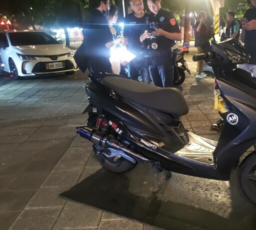 車身貼「靜桃專案」繼續炸街 桃園環警監當場開罰
