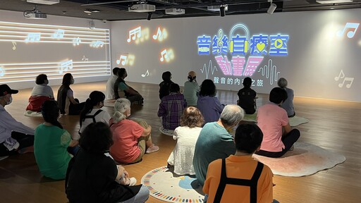 桃市圖龍潭分館雙展同步登場 音樂、客家藍衫共同陶冶民眾身心