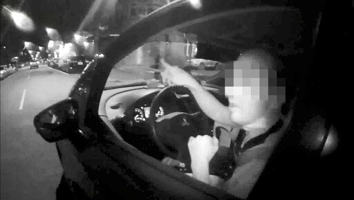 深夜爆胎手機沒電又迷路!中壢警化身「真人導航」解圍