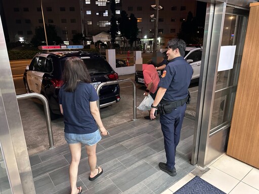 婦人外出散步忘返家 中壢警鷹眼靠「1特徵」找到她