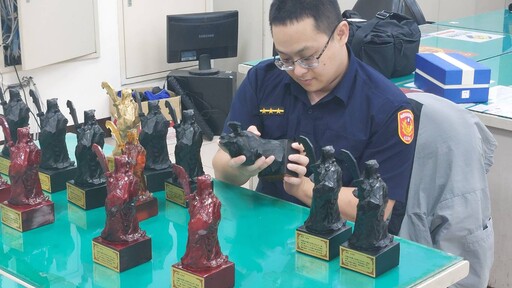 桃警王孝慈屢建奇功 獲頒分局首座琉璃關公獎