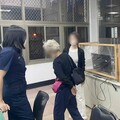 老婦深夜呆坐大園交流道旁 警方一查：已被通報失蹤