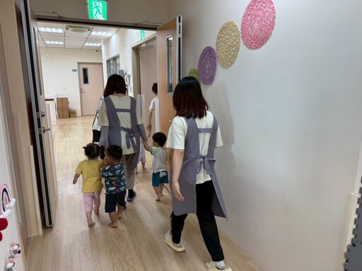 桃消復旦分隊前進托嬰中心 火警演練迅速疏散幼童