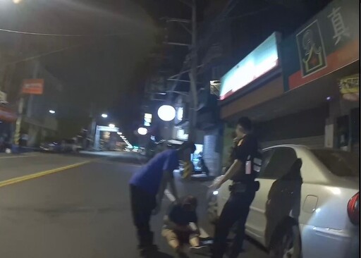 楊梅失智婦凌晨外出跌坐路旁 警暖心「徒步」幫找家人助團圓