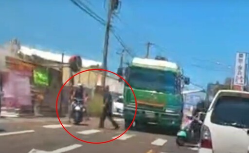 【有片】惡劣!逼車遭按喇叭 司機竟下車狂揍騎士
