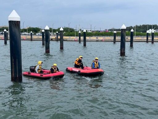 備戰珍珠國際海岸音樂節 桃園消防下水實戰精進船艇操作技能