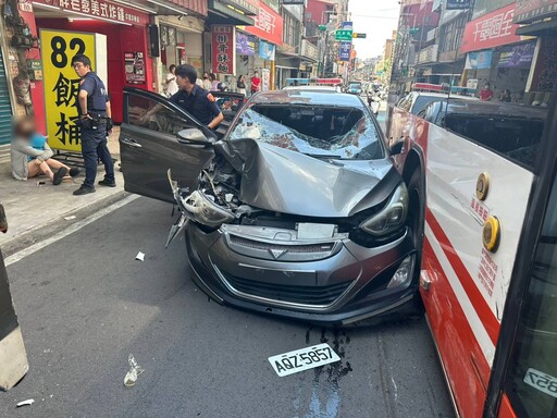【有片】又見喪屍煙彈!桃園平鎮上演警匪追逐 公車、貨車遭波及