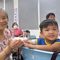 大園橫峰社區慶祝祖父母節 為長輩搥背、奉茶