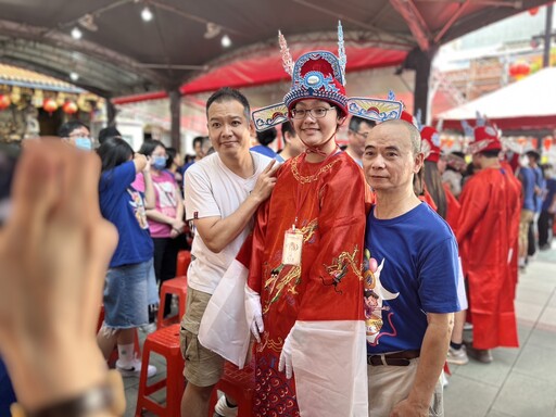 桃園景福宮成年禮盛大登場 325名學子循古禮邁向人生新階段