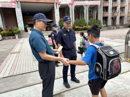 龜山警守護上學安全 學童收到「這1張」直呼開心