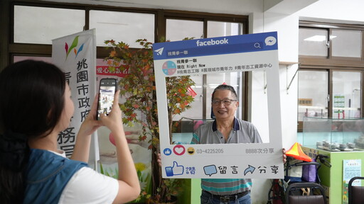 桃園青年局「手機樂齡學堂」開課 志工貼心指導促進跨世代交流