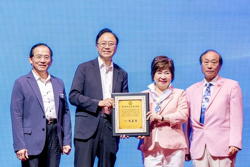 桃園企業聯合會中秋前夕送暖 捐贈333台氣炸鍋予弱勢