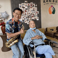 前少將獻「聲」北榮桃分院護理之家 薩克斯風懷舊歌曲傳遞溫暖