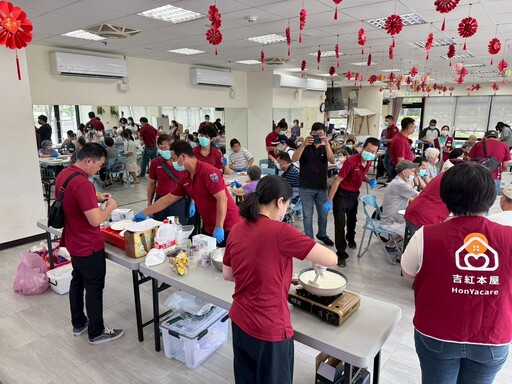 八德義消化身烘焙師 攜手長輩製作冰心月餅、綠豆糕共享佳節喜悅