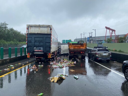 台66楊梅段3車連環撞 貨車當場翻覆