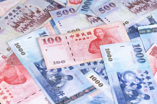 普發一萬「13歲以上」無法由家長代領 數位部說明原因