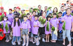 平鎮酸菜節開踩！千人齊下腳體驗最道地客家味