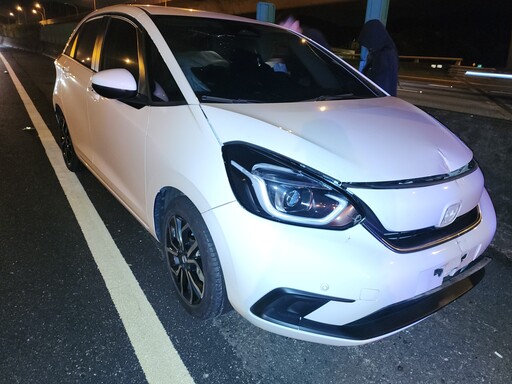 【有片】扯！國1桃園段鐵架掉路中 釀8車事故