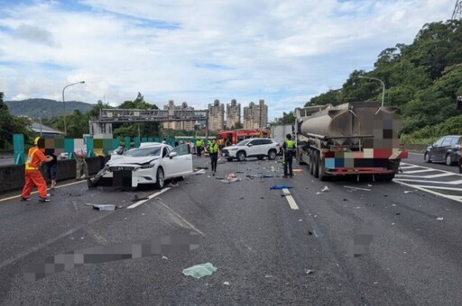 國道6車追撞9人掛彩 運輸車載不明液體引發驚慌