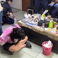 【可惡片】新北派出所長臨檢遭女毒蟲開車衝撞 被蛇行拖300公尺撞護欄慘死