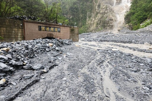 蘇花匯德隧道口遭土石淹沒！驚悚畫面曝光 拚明中午搶通