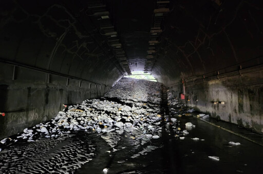 蘇花匯德隧道口遭土石淹沒！驚悚畫面曝光 拚明中午搶通