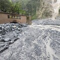 蘇花匯德隧道口遭土石淹沒！驚悚畫面曝光 拚明中午搶通